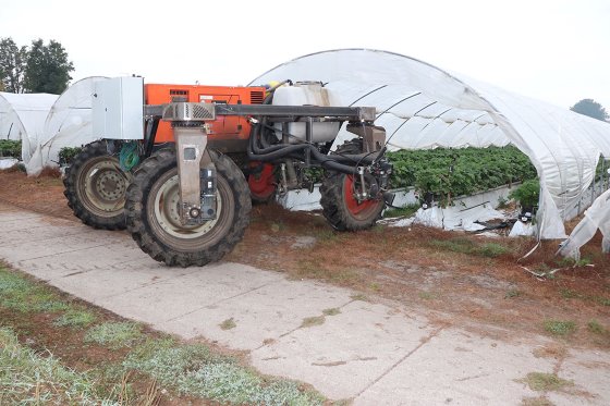 15 impressive farming robots 