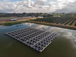 South African farmers have built the first floating solar park in Africa (Video)