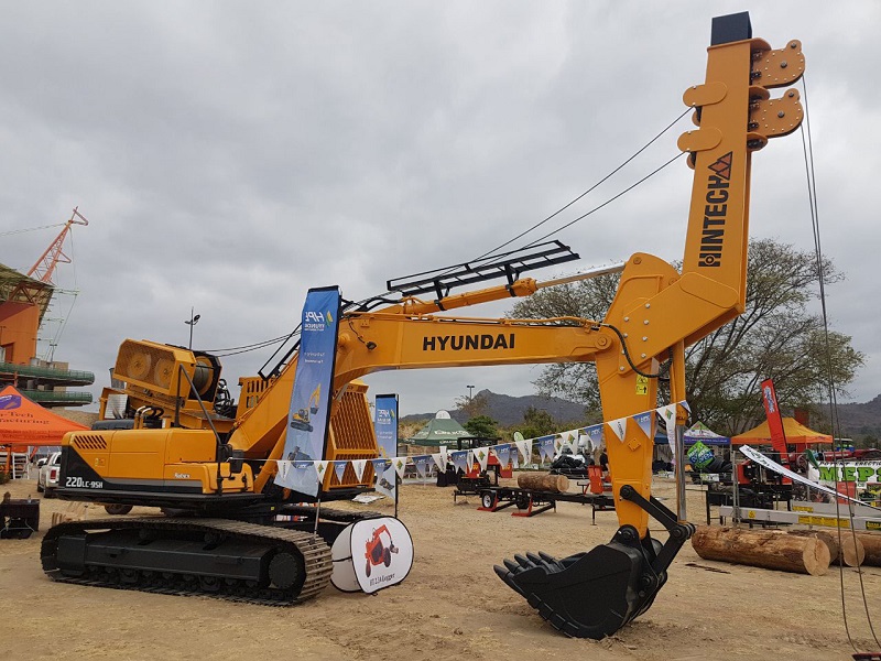 Zama Forestry Services has invested in a tracked Hyundai R220LC-9S excavator